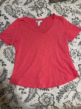 White House Black Market outlet Women's V-Neck Tee - Coral Pink